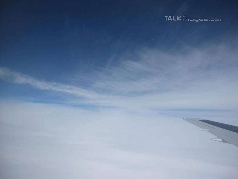 无人,横图,俯视,航拍,室外,特写,白天,飞机,飞翔,阴影,飞行,光线,影子,云,云朵,机翼,交通,翱翔,云彩,航空,飞,蓝色,白云,蓝天,天空,阳光,交通工具,天,运输,一架,晴朗,客机,鸟瞰,载具,晴空,彩图,高角度拍摄,shslj1