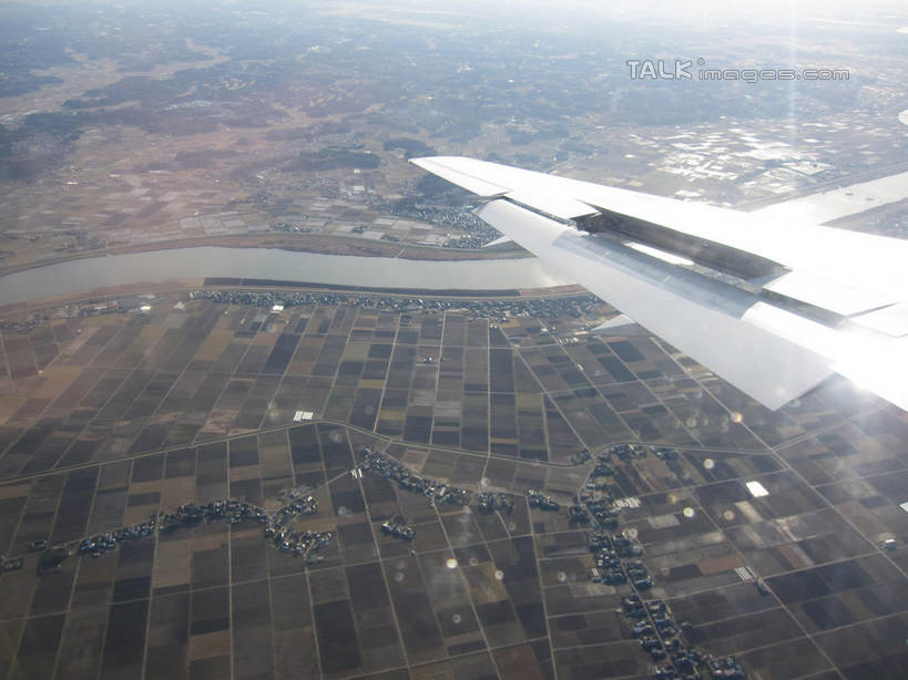 无人,家,横图,俯视,航拍,室外,白天,旅游,度假,美景,植物,城市风光,城市,飞机,建筑,飞翔,阴影,飞行,光线,影子,房屋,屋子,景观,公寓,机翼,交通,翱翔,娱乐,航空,建设,飞,洋房,楼房,住宅,树,树木,绿色,阳光,自然,交通工具,享受,休闲,景色,放松,运输,一架,生长,成长,客机,鸟瞰,载具,彩图,高角度拍摄,房子,shslj1