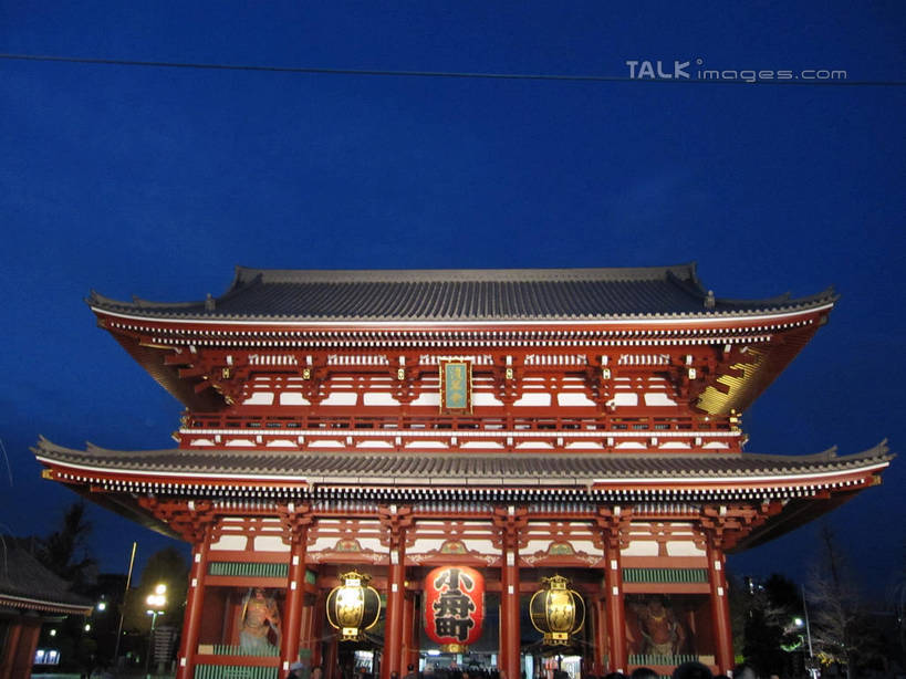 无人,寺庙,横图,室外,夜晚,仰视,旅游,度假,名胜古迹,标志建筑,地标,建筑,照明,东京,日本,亚洲,阴影,节日,遗迹,光线,彩灯,影子,灯光,古迹,文化,文物,娱乐,建设,古建筑,灯,蓝色,蓝天,天空,灯具,庙宇,天,祈祷,享受,休闲,健康,浅草寺,旅游胜地,放松,许愿,宗教,花灯,佛教,信仰,纪念,祈求,照亮,照明设备,古文明,东亚,本州,关东地方,本州岛,日本国,东京都,浅草雷门观音寺,浅草观音寺,金龙山浅草寺,释教,浅草,台东区,平安,彩图,低角度拍摄,庙,寺,shslj1