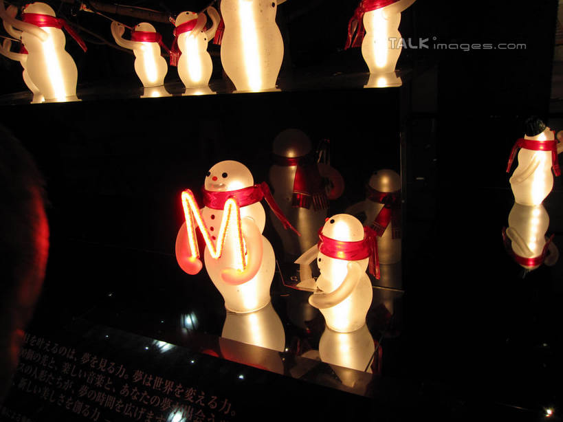 无人,商店,横图,室外,夜晚,正面,购物,度假,游戏,消费,美景,雪,大雪,城市风光,超市,城市,商场,夜景,照明,东京,日本,圣诞节,亚洲,阴影,节日,庆祝,光线,彩灯,影子,积雪,景观,雪景,雪人,冬季,冬天,灯光,中央区,玩,文化,娱乐,灯,灯具,庆典,享受,休闲,银座,景色,放松,寒冷,金融,百货,花灯,活动,纪念,照亮,照明设备,发泄,消遣,智力,选购,贸易,百货公司,东亚,本州,关东地方,本州岛,日本国,东京都,宣泄,血拼,严寒,玩耍,嬉戏,彩图,购物商场,购物中心,商业中心,拟人,shslj1