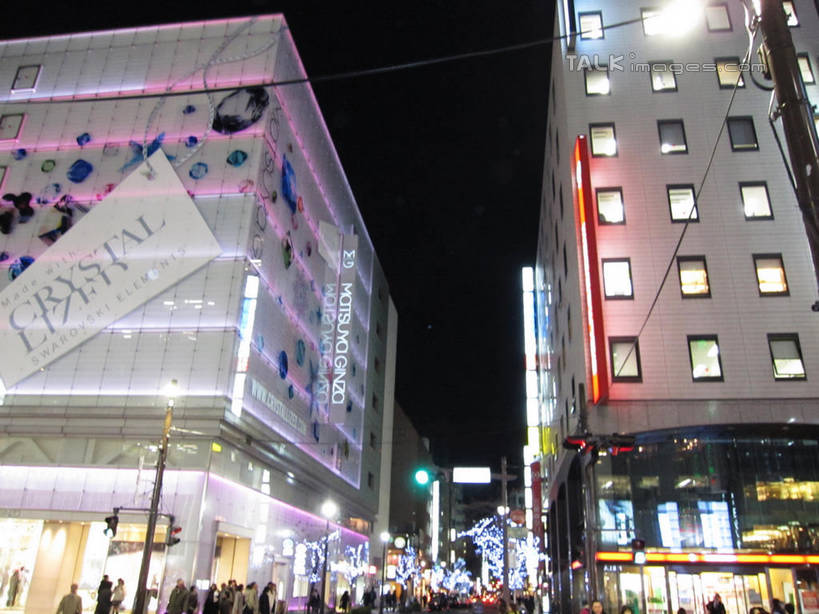 东方人,商店,走,横图,室外,夜晚,正面,购物,度假,信用卡,消费,美景,植物,城市风光,超市,城市,路灯,商场,夜景,照明,东京,日本,亚洲,行人,游客,游人,阴影,服装,光线,影子,景观,灯光,中央区,许多人,休闲装,黄种人,娱乐,路人,旅客,灯,树,树木,衣服,绿色,自然,一群人,享受,休闲,休闲服,银座,卡,景色,放松,储蓄卡,金融,百货,服饰,生长,成长,照亮,照明设备,选购,贸易,百货公司,东亚,本州,关东地方,本州岛,日本国,东京都,血拼,过客,银行卡,男人,男性,年轻男性,年轻女性,女人,女性,亚洲人,步行,散步,走路,半身,彩图,购物商场,购物中心,商业中心,shslj1