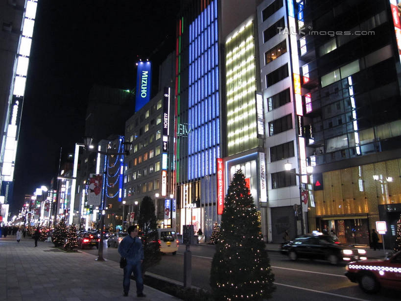 东方人,商店,走,横图,室外,夜晚,仰视,购物,度假,消费,美景,植物,城市风光,超市,城市,道路,路,商场,照明,东京,日本,圣诞节,亚洲,行人,游客,游人,阴影,服装,节日,朦胧,模糊,庆祝,光线,彩灯,影子,景观,小路,灯光,圣诞树,交通,中央区,许多人,注视,休闲装,黄种人,文化,娱乐,路人,旅客,灯,树,树木,衣服,绿色,自然,灯具,观察,看,一群人,庆典,享受,休闲,休闲服,银座,景色,放松,金融,百货,服饰,花灯,生长,成长,观看,纪念,照亮,察看,照明设备,关注,选购,贸易,圣诞灯,百货公司,东亚,本州,关东地方,本州岛,日本国,东京都,血拼,过客,男人,男性,年轻男性,年轻女性,女人,女性,亚洲人,步行,散步,走路,半身,彩图,低角度拍摄,购物商场,购物中心,商业中心,shslj1