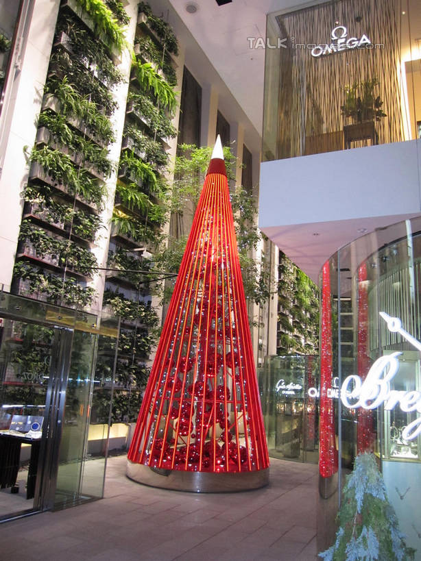 无人,高楼大厦,商店,竖图,室内,夜晚,正面,购物,度假,办公楼,消费,美景,植物,城市风光,超市,城市,大厦,建筑,摩天大楼,商场,写字楼,照明,东京,日本,圣诞节,亚洲,阴影,节日,庆祝,装饰,光线,彩灯,挂饰,影子,景观,灯光,圣诞树,圣诞球,中央区,文化,娱乐,灯,球,树,树木,绿色,自然,灯具,楼宇,庆典,享受,休闲,球体,银座,商务楼,景色,放松,金融,百货,花灯,生长,成长,纪念,华丽,修饰,照亮,点缀,照明设备,选购,贸易,圣诞灯,百货公司,东亚,本州,关东地方,本州岛,日本国,东京都,衬托,美观,雅致,雅观,血拼,彩图,大楼,高层建筑,高楼,购物商场,购物中心,摩天楼,商业中心,shslj1