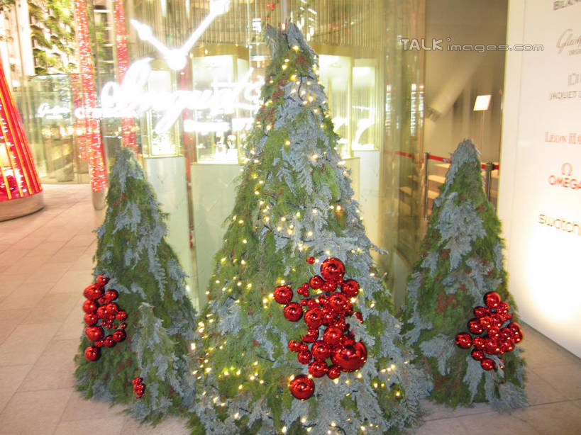 无人,高楼大厦,商店,横图,室内,夜晚,正面,购物,度假,办公楼,消费,美景,植物,城市风光,超市,城市,大厦,建筑,摩天大楼,商场,写字楼,照明,东京,日本,圣诞节,亚洲,阴影,节日,庆祝,装饰,光线,彩灯,挂饰,影子,景观,灯光,圣诞树,圣诞球,中央区,文化,娱乐,灯,球,树,树木,绿色,自然,灯具,楼宇,庆典,享受,休闲,球体,银座,商务楼,景色,放松,金融,百货,花灯,生长,成长,纪念,华丽,修饰,照亮,点缀,照明设备,选购,贸易,圣诞灯,百货公司,东亚,本州,关东地方,本州岛,日本国,东京都,衬托,美观,雅致,雅观,血拼,彩图,大楼,高层建筑,高楼,购物商场,购物中心,摩天楼,商业中心,shslj1