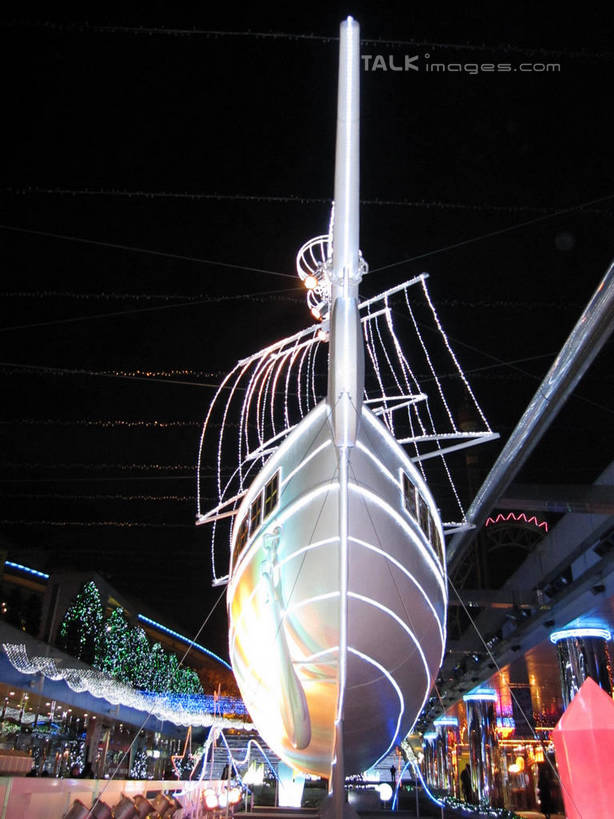 帆船,无人,高楼大厦,商店,竖图,室外,夜晚,仰视,购物,度假,消费,美景,植物,城市风光,超市,城市,大厦,建筑,摩天大楼,商场,船,照明,东京,日本,亚洲,阴影,光线,彩灯,影子,景观,灯光,圣诞树,中央区,娱乐,灯,树,树木,绿色,自然,灯具,楼宇,交通工具,享受,休闲,银座,景色,放松,金融,百货,花灯,生长,成长,照亮,照明设备,载具,选购,贸易,圣诞灯,百货公司,东亚,本州,关东地方,本州岛,日本国,东京都,血拼,彩图,低角度拍摄,大楼,高层建筑,高楼,购物商场,购物中心,摩天楼,商业中心,shslj1