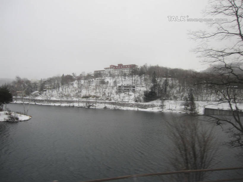 无人,栏杆,横图,室外,白天,正面,旅游,度假,湖,湖泊,美景,森林,树林,水,雪,植物,大雪,长野县,日本,亚洲,湖面,积雪,景观,水流,水面,雪景,冬季,冬天,围栏,娱乐,护栏,树,树木,绿色,自然,湖水,享受,休闲,景色,放松,寒冷,白桦,生长,成长,白桦湖,自然风光,东亚,本州,本州岛,日本国,中部地方,长野,严寒,桦树,桦皮树,桦木,彩图,北佐久郡,立科町,shslj1