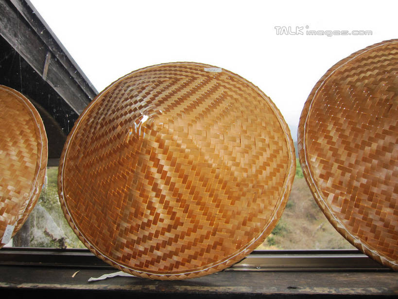 无人,家,木屋,横图,室内,白天,仰视,植物,帽子,日本,亚洲,一排,整齐,住宅,斗笠,树,树木,排列,三个,绿色,自然,遮阳,生长,成长,马笼宿,队列,东亚,本州,本州岛,日本国,中部地方,岐阜,岐阜县,县厅,笠帽,彩图,低角度拍摄,茅舍,茅屋,棚屋,小木屋,小屋,岐阜市,编结帽,箬笠,蔽雨,马笼,shslj1