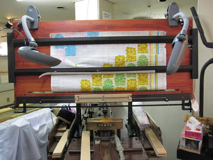 无人,商店,横图,室内,白天,仰视,购物,消费,超市,商场,照明,阴影,织布,光线,工具,影子,灯光,顶灯,灯,纺织,灯具,金融,百货,照亮,纺纱,照明设备,选购,贸易,百货公司,血拼,纺车,手摇纺车,彩图,低角度拍摄,购物商场,购物中心,商业中心,shslj1