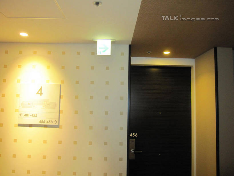 无人,横图,室内,夜晚,正面,壁纸,门,酒店,照明,阴影,光线,影子,墙,灯光,顶灯,墙壁,墙面,灯,灯具,门框,照亮,照明设备,墙纸,彩图,旅店,shslj1