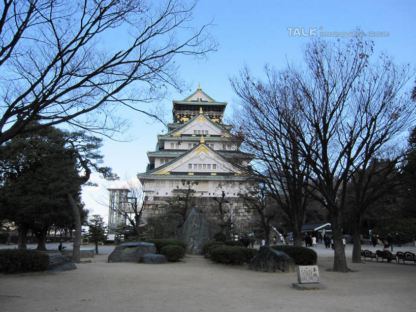 无人,家,横图,室外,白天,仰视,旅游,度假,植物,标志建筑,地标,建筑,日本,亚洲,阴影,光线,瓦片,影子,房屋,屋顶,屋子,顶棚,瓦,娱乐,建设,楼房,住宅,树,树木,蓝色,绿色,蓝天,天空,阳光,自然,天,享受,休闲,旅游胜地,放松,建造,天守阁,大阪,生长,晴朗,成长,东亚,屋瓦,本州,万里无云,大阪府,本州岛,日本国,近畿地方,近畿,县厅,大阪市,晴空,晴空万里,彩图,低角度拍摄,房子,shslj1