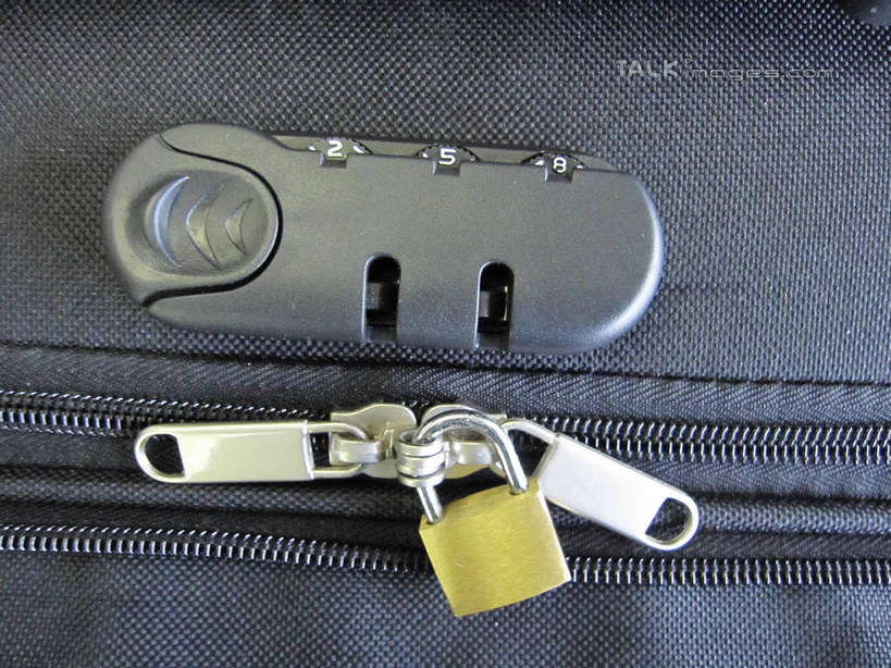 无人,横图,俯视,室内,特写,白天,安全,静物,拉杆箱,旅行箱,防护,锁,一个,行李箱,箱子,密码锁,单个,出差,保护,保险,私密,保全,周全,安稳,安定,防盗,平安,彩图,高角度拍摄,旅行,号码锁,shslj1