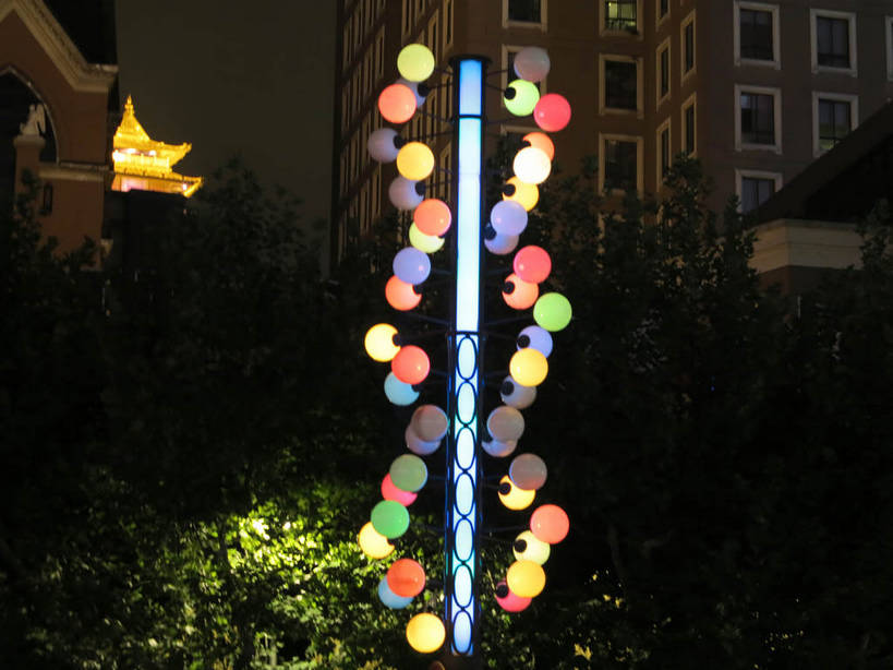 无人,家,横图,彩色,室外,夜晚,正面,旅游,度假,美景,植物,城市风光,城市,建筑,路灯,夜景,照明,上海,中国,亚洲,阴影,光线,影子,房屋,屋子,景观,公寓,灯光,娱乐,建设,洋房,楼房,住宅,灯,树,树木,绿色,自然,享受,休闲,景色,放松,生长,成长,五颜六色,照亮,色彩斑斓,申,照明设备,五彩缤纷,东亚,徐汇区,上海市,中华人民共和国,沪,华东地区,五彩斑斓,五光十色,彩图,房子,漕溪北路,shslj1