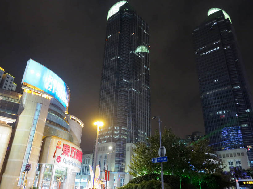 无人,家,高楼大厦,横图,室外,夜晚,仰视,度假,美景,植物,城市风光,城市,大厦,建筑,路灯,摩天大楼,夜景,照明,上海,中国,亚洲,阴影,光线,影子,房屋,屋子,景观,公寓,灯光,娱乐,建设,洋房,楼房,住宅,灯,树,树木,绿色,自然,享受,休闲,景色,放松,生长,成长,照亮,申,照明设备,东亚,徐汇区,上海市,中华人民共和国,沪,华东地区,彩图,低角度拍摄,房子,大楼,高层建筑,高楼,摩天楼,漕溪北路,shslj1