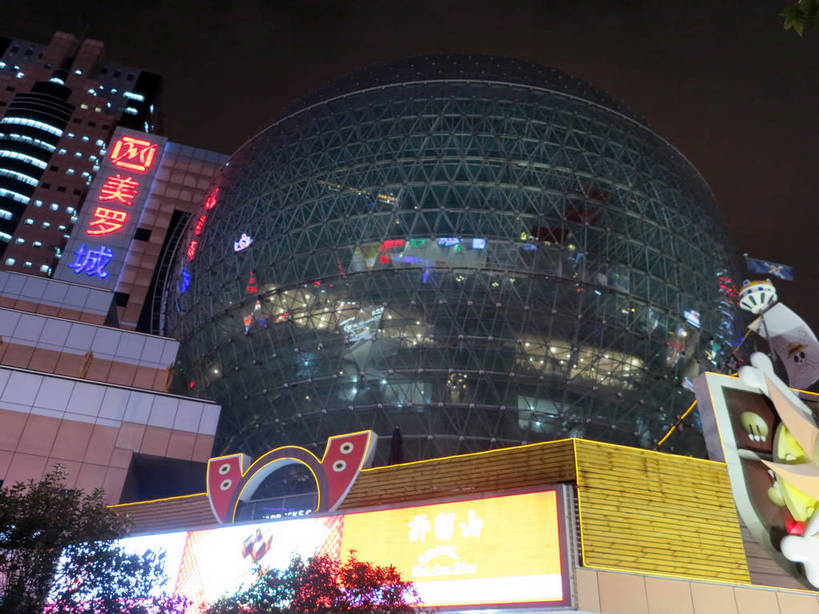 无人,高楼大厦,商店,横图,彩色,室外,夜晚,仰视,购物,度假,消费,美景,植物,城市风光,标志建筑,超市,城市,大厦,地标,建筑,摩天大楼,霓虹灯,商场,夜景,上海,中国,亚洲,阴影,光线,标志,文字,影子,字符,景观,建筑群,灯光,七彩,娱乐,光源,标识,建设,霓虹,灯,树,树木,绿色,自然,享受,休闲,汉字,景色,放松,金融,百货,徐家汇,生长,成长,申,照明设备,中文,选购,贸易,百货公司,东亚,徐汇区,上海市,美罗城,中华人民共和国,沪,华东地区,氖灯,血拼,国文,华文,彩图,低角度拍摄,大楼,高层建筑,高楼,购物商场,购物中心,摩天楼,商业中心,肇嘉浜路,shslj1