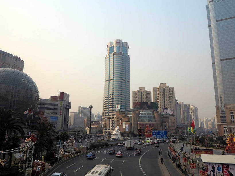 无人,家,高楼大厦,商店,横图,全景,俯视,室外,白天,购物,度假,消费,美景,天际线,植物,城市风光,标志建筑,超市,城市,大厦,道路,地标,建筑,路,摩天大楼,商场,公路,汽车,上海,中国,亚洲,阴影,光线,影子,房屋,屋子,景观,公寓,建筑群,分界线,停车线,交通,娱乐,建设,洋房,楼房,住宅,车,树,树木,蓝色,绿色,蓝天,天空,阳光,自然,交通工具,轿车,天,驾驶,行驶,享受,休闲,景色,放松,金融,百货,港汇广场,徐家汇,生长,晴朗,成长,车行道,车行道分界线,操纵,申,控制,载具,标线,驾车,选购,贸易,百货公司,东亚,操控,车行线,徐汇区,东方商厦,上海市,美罗城,万里无云,中华人民共和国,沪,华东地区,虹桥路,血拼,把持,晴空,晴空万里,马路,彩图,高角度拍摄,房子,大楼,高层建筑,高楼,购物商场,购物中心,摩天楼,商业中心,漕溪北路,港汇恒隆广场,肇嘉浜路,上实大厦,shslj1,太平洋数码二期