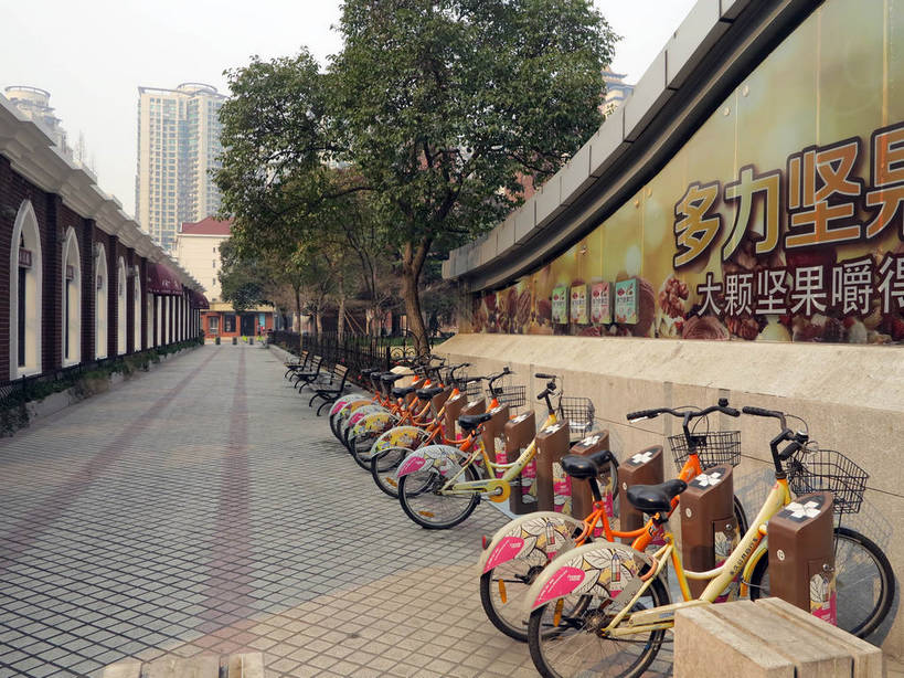 无人,家,高楼大厦,横图,室外,白天,正面,度假,美景,植物,城市风光,标志建筑,城市,大厦,道路,地标,建筑,路,摩天大楼,自行车,上海,中国,亚洲,一排,许多,停靠,阴影,整齐,光线,影子,房屋,屋子,景观,公寓,小路,交通,很多,娱乐,建设,洋房,楼房,住宅,车,脚踏车,树,树木,排列,蓝色,绿色,蓝天,天空,阳光,自然,交通工具,天,享受,休闲,景色,放松,徐家汇,生长,晴朗,成长,申,队列,停泊,载具,东亚,徐汇区,上海市,万里无云,中华人民共和国,沪,华东地区,晴空,晴空万里,彩图,房子,大楼,高层建筑,高楼,摩天楼,公共自行车,自助自行车,shslj1,徐家汇源