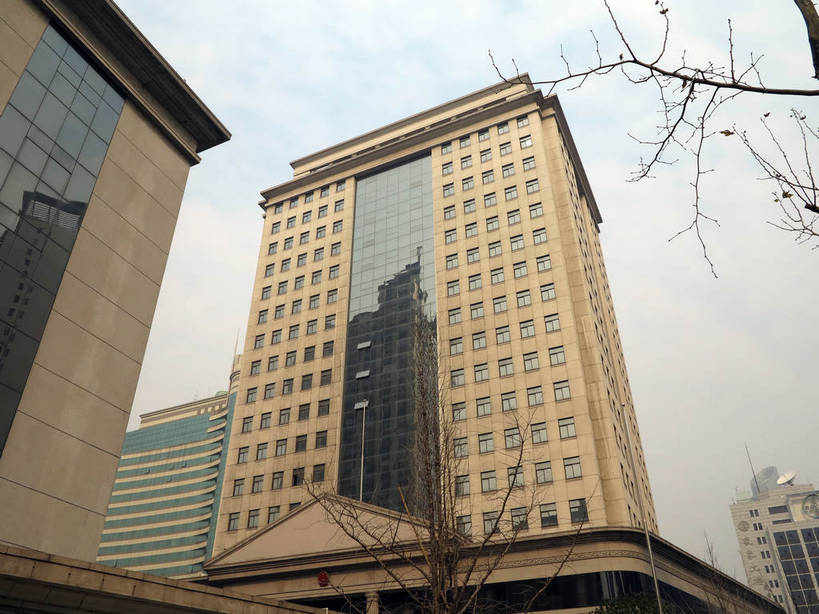 无人,高楼大厦,横图,室外,白天,仰视,度假,美景,植物,窗户,城市风光,标志建筑,城市,大厦,地标,建筑,摩天大楼,上海,中国,亚洲,墙,景观,云,云朵,云彩,娱乐,建设,玻璃窗,墙壁,墙面,树,树木,蓝色,绿色,白云,蓝天,天空,自然,天,享受,休闲,景色,放松,徐家汇,生长,晴朗,成长,申,东亚,徐汇区,上海市,徐汇区政府,中华人民共和国,沪,华东地区,晴空,彩图,低角度拍摄,大楼,高层建筑,高楼,摩天楼,漕溪北路,shslj1