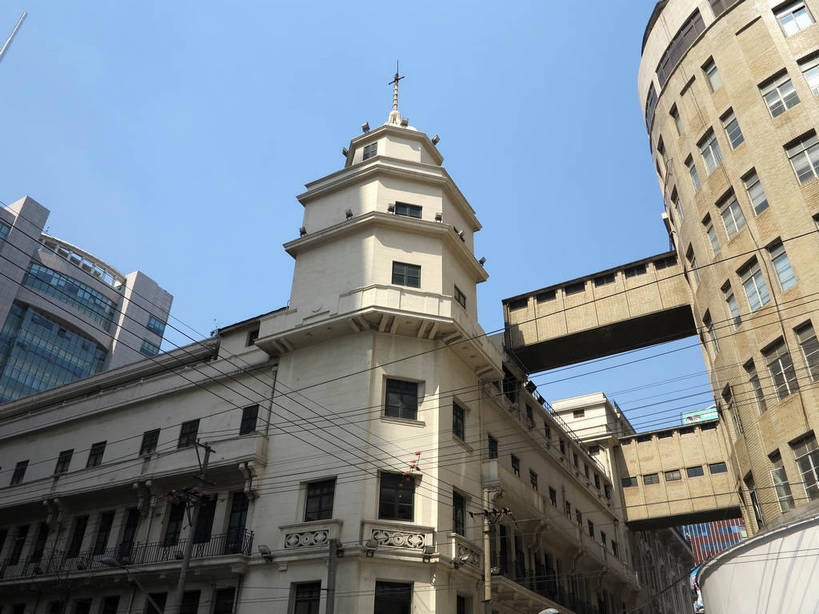 无人,高楼大厦,商店,横图,室外,白天,仰视,购物,度假,消费,美景,窗户,城市风光,标志建筑,超市,城市,大厦,地标,建筑,摩天大楼,商场,上海,中国,亚洲,阴影,电力,光线,电线,线,影子,墙,景观,电能,线路,娱乐,建设,玻璃窗,墙壁,墙面,蓝色,蓝天,天空,阳光,南京路,天,享受,休闲,景色,放松,金融,百货,永安百货,南京路步行街,晴朗,电,电源,电源线,申,能量,选购,贸易,百货公司,黄浦区,东亚,上海市,万里无云,中华人民共和国,沪,华东地区,血拼,晴空,晴空万里,彩图,低角度拍摄,大楼,高层建筑,高楼,购物商场,购物中心,摩天楼,商业中心,永安,shslj1,浙江中路