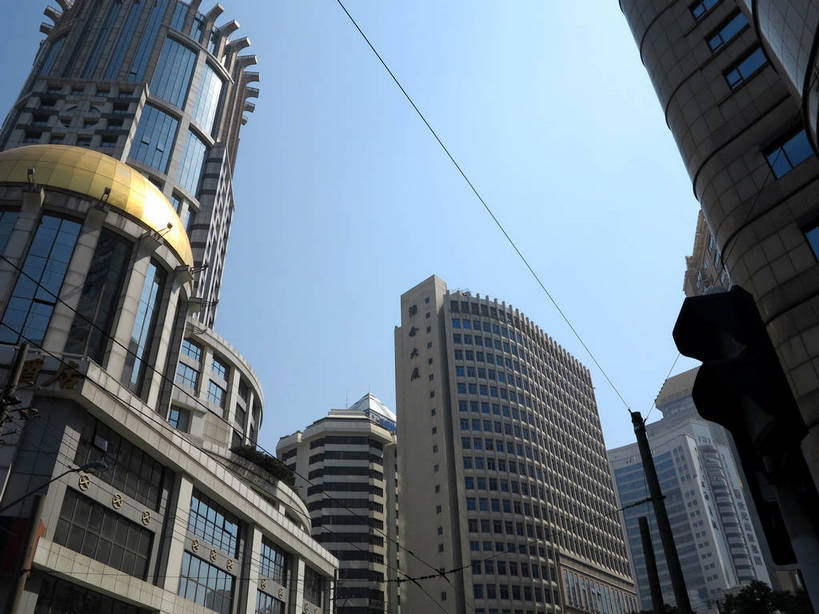 无人,宾馆,高楼大厦,横图,室外,白天,仰视,度假,美景,城市风光,标志建筑,城市,大厦,地标,建筑,酒店,摩天大楼,上海,中国,亚洲,阴影,电力,光线,标志,电线,文字,线,影子,字符,景观,电能,线路,娱乐,标识,建设,蓝色,蓝天,天空,阳光,天,享受,休闲,汉字,景色,放松,晴朗,酒家,电,电源,电源线,旅社,申,中文,能量,黄浦区,东亚,汉口路,上海市,万里无云,中华人民共和国,沪,华东地区,国文,华文,晴空,晴空万里,彩图,低角度拍摄,大楼,高层建筑,高楼,客店,客栈,旅店,旅馆,摩天楼,商旅,二马路,九江路,shslj1,汇金大厦,上海王宝和大酒店,王宝和大酒店