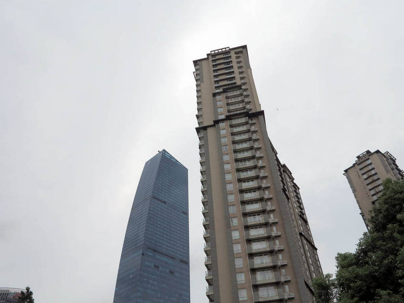 无人,家,高楼大厦,商店,横图,室外,白天,仰视,购物,度假,消费,美景,植物,城市风光,标志建筑,超市,城市,大厦,地标,建筑,摩天大楼,商场,上海,中国,亚洲,房屋,屋子,景观,公寓,娱乐,建设,洋房,楼房,住宅,树,树木,绿色,天空,自然,天,享受,休闲,景色,放松,金融,百货,生长,成长,申,选购,贸易,百货公司,东亚,长宁区,龙之梦购物中心,上海市,中华人民共和国,沪,华东地区,血拼,彩图,低角度拍摄,房子,大楼,高层建筑,高楼,购物商场,购物中心,摩天楼,商业中心,龙之梦,shslj1,长宁路,兆丰嘉园