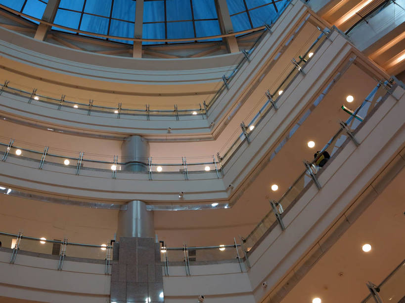 无人,商店,栏杆,横图,室内,白天,仰视,购物,度假,消费,美景,城市风光,超市,城市,商场,照明,上海,中国,亚洲,阴影,光线,影子,景观,围栏,灯光,娱乐,护栏,顶灯,灯,灯具,享受,休闲,景色,放松,金融,百货,港汇广场,徐家汇,照亮,申,照明设备,选购,贸易,百货公司,东亚,徐汇区,上海市,中华人民共和国,沪,华东地区,虹桥路,血拼,彩图,低角度拍摄,购物商场,购物中心,商业中心,港汇恒隆广场,shslj1