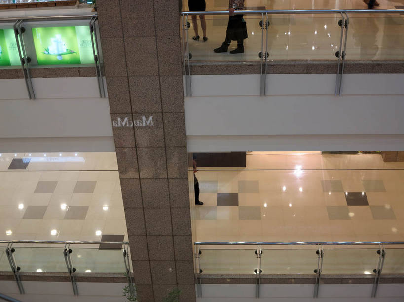 无人,商店,栏杆,横图,俯视,室内,白天,购物,度假,消费,美景,城市风光,超市,城市,商场,照明,上海,中国,亚洲,阴影,光线,影子,景观,围栏,灯光,娱乐,护栏,顶灯,灯,灯具,享受,休闲,景色,放松,金融,百货,港汇广场,徐家汇,照亮,申,照明设备,选购,贸易,百货公司,东亚,徐汇区,上海市,中华人民共和国,沪,华东地区,虹桥路,血拼,彩图,高角度拍摄,购物商场,购物中心,商业中心,港汇恒隆广场,shslj1