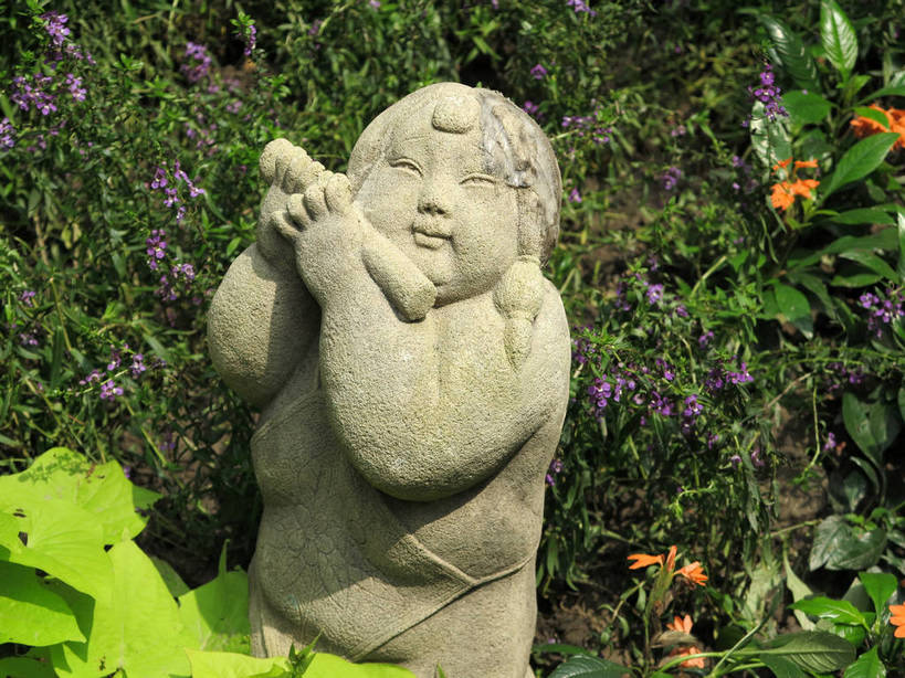 东方人,一个人,无人,站,横图,室外,白天,正面,民族服装,旅游,度假,草地,草坪,花海,花圃,美景,植物,叶子,雕塑,上海,中国,亚洲,仅一个年轻女性,仅一个女性,仅一个人,握,内衣,艺术,装饰,盛开,雕刻,雕像,景观,吹奏乐器,笛子,横笛,乐器,木管乐器,吹奏,演奏,花蕾,注视,黄种人,娱乐,石雕,草,花,花瓣,花朵,花卉,鲜花,一个,绿色,自然,抹胸,工艺品,花丛,花束,花田,花苞,花蕊,观察,看,站着,享受,休闲,肚兜,景色,放松,握着,单个,观看,纪念,美术,申,察看,关注,自然风光,主题,陈列,东亚,上海市,嘉定区,两座,古猗园,中华人民共和国,沪,华东地区,功能,美学,竹笛,年轻女性,女人,女性,亚洲人,站立,半身,彩图,传统服装,民俗服,古漪园,南翔,南翔镇,shslj1