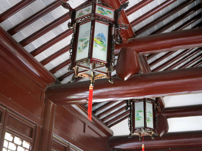 无人,栏杆,横图,室外,特写,白天,仰视,旅游,度假,名胜古迹,天花板,标志建筑,地标,建筑,照明,上海,中国,亚洲,悬挂,遗迹,灯笼,纸灯笼,墙,围栏,古迹,文物,娱乐,建设,古建筑,护栏,墙壁,墙面,两个,灯具,享受,休闲,旅游胜地,放松,照亮,申,照明设备,古文明,东亚,上海市,嘉定区,古猗园,中华人民共和国,沪,华东地区,彩图,低角度拍摄,古漪园,南翔,南翔镇,shslj1