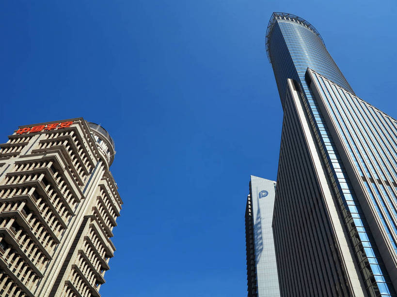 无人,高楼大厦,横图,室外,特写,白天,仰视,度假,美景,窗户,落地窗,城市风光,标志建筑,城市,大厦,地标,建筑,摩天大楼,上海,中国,亚洲,一排,许多,阴影,整齐,并列,并排,光线,影子,景观,建筑群,很多,娱乐,建设,浦东,玻璃窗,中银大厦,排列,蓝色,蓝天,天空,阳光,天,享受,休闲,景色,放松,晴朗,申,队列,平行,玻璃幕墙,金融中心,陆家嘴,陆家嘴金融贸易区,浦东新区,东亚,平安金融大厦,上海市,万里无云,中华人民共和国,沪,华东地区,交银金融大厦,三幢,晴空,晴空万里,彩图,低角度拍摄,大楼,高层建筑,高楼,摩天楼,中国平安金融大厦,上海中银大厦,shslj1