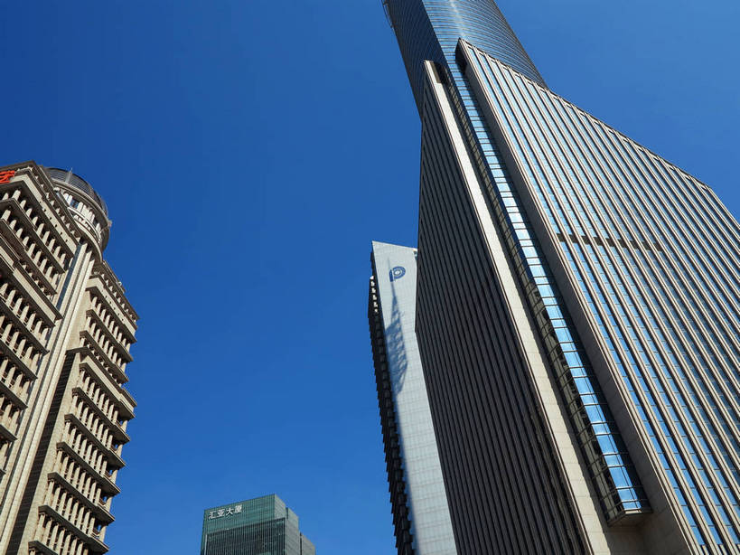 无人,高楼大厦,横图,室外,白天,仰视,度假,美景,窗户,落地窗,城市风光,标志建筑,城市,大厦,地标,建筑,摩天大楼,上海,中国,亚洲,一排,许多,阴影,整齐,并列,并排,光线,影子,景观,建筑群,很多,娱乐,建设,浦东,玻璃窗,中银大厦,排列,蓝色,蓝天,天空,阳光,天,享受,休闲,景色,放松,晴朗,申,队列,平行,玻璃幕墙,金融中心,陆家嘴,陆家嘴金融贸易区,浦东新区,东亚,平安金融大厦,上海市,万里无云,中华人民共和国,沪,华东地区,交银金融大厦,三幢,晴空,晴空万里,彩图,低角度拍摄,大楼,高层建筑,高楼,摩天楼,中国平安金融大厦,上海中银大厦,shslj1,汇亚大厦