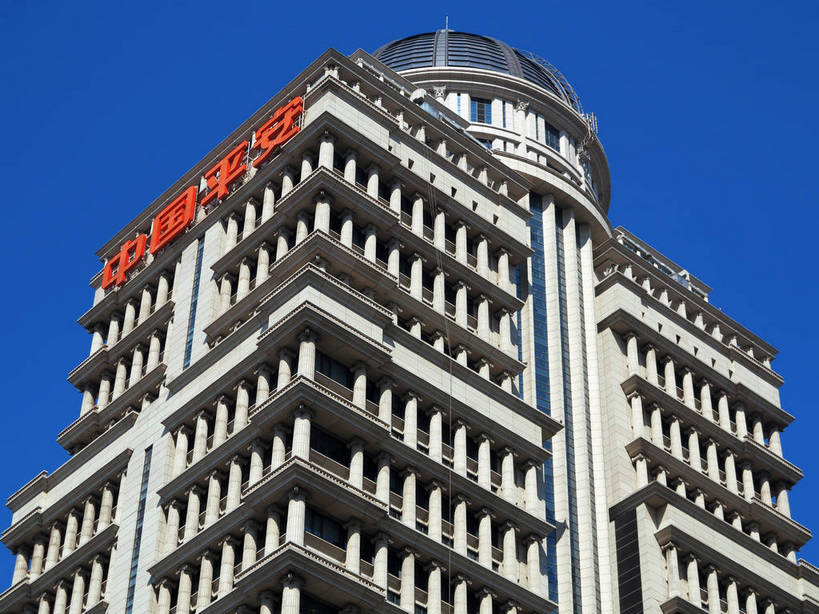 无人,高楼大厦,横图,室外,特写,白天,仰视,旅游,度假,窗户,标志建筑,大厦,地标,建筑,摩天大楼,上海,中国,亚洲,一排,一幢,许多,阴影,整齐,并列,并排,光线,标志,文字,影子,柱子,字符,很多,娱乐,标识,建设,浦东,玻璃窗,排列,红色,蓝色,蓝天,天空,阳光,天,享受,休闲,汉字,旅游胜地,放松,晴朗,申,队列,中文,平行,金融中心,陆家嘴,陆家嘴金融贸易区,浦东新区,东亚,平安金融大厦,上海市,万里无云,中华人民共和国,沪,华东地区,国文,华文,晴空,晴空万里,彩图,低角度拍摄,大楼,高层建筑,高楼,摩天楼,中国平安金融大厦,shslj1