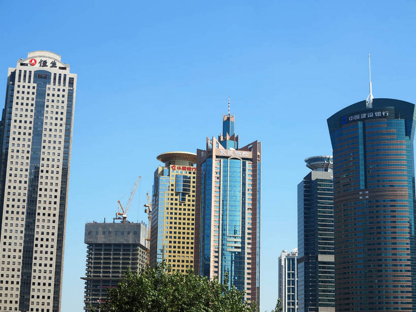 无人,高楼大厦,横图,室外,白天,正面,度假,美景,植物,窗户,落地窗,城市风光,标志建筑,城市,大厦,地标,建筑,摩天大楼,上海,中国,亚洲,一排,许多,阴影,整齐,并列,并排,光线,影子,景观,建筑群,很多,娱乐,建设,浦东,玻璃窗,树,树木,排列,蓝色,绿色,蓝天,天空,阳光,自然,天,享受,休闲,景色,放松,生长,晴朗,成长,申,队列,平行,玻璃幕墙,金融中心,陆家嘴,陆家嘴金融贸易区,浦东新区,东亚,上海市,万里无云,中华人民共和国,沪,华东地区,上海世界金融大厦,晴空,晴空万里,彩图,大楼,高层建筑,高楼,摩天楼,华夏银行大厦,世界金融大厦,shslj1,上海恒生银行大厦