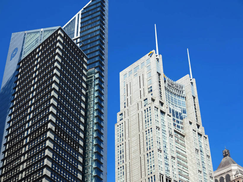 无人,高楼大厦,横图,室外,特写,白天,仰视,旅游,度假,窗户,落地窗,标志建筑,大厦,地标,建筑,摩天大楼,上海,中国,亚洲,一排,许多,阴影,整齐,并列,并排,光线,影子,很多,娱乐,建设,浦东,玻璃窗,排列,蓝色,蓝天,天空,阳光,天,享受,休闲,旅游胜地,放松,晴朗,申,队列,平行,玻璃幕墙,金融中心,陆家嘴,陆家嘴金融贸易区,浦东新区,东亚,上海市,万里无云,中华人民共和国,沪,华东地区,交银金融大厦,晴空,晴空万里,彩图,低角度拍摄,大楼,高层建筑,高楼,摩天楼,上海银行大厦,shslj1