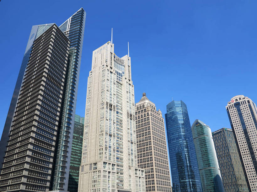 无人,高楼大厦,横图,室外,白天,仰视,度假,美景,窗户,落地窗,城市风光,标志建筑,城市,大厦,地标,建筑,摩天大楼,上海,中国,亚洲,一排,许多,阴影,整齐,并列,并排,光线,影子,景观,建筑群,很多,娱乐,建设,浦东,玻璃窗,排列,蓝色,蓝天,天空,阳光,天,享受,休闲,景色,放松,晴朗,申,队列,平行,玻璃幕墙,金融中心,陆家嘴,陆家嘴金融贸易区,浦东新区,东亚,上海市,万里无云,中华人民共和国,沪,华东地区,交银金融大厦,时代金融中心,晴空,晴空万里,彩图,低角度拍摄,大楼,高层建筑,高楼,摩天楼,上海银行大厦,shslj1,黄金置地大厦,上海恒生银行大厦,上海农银大厦