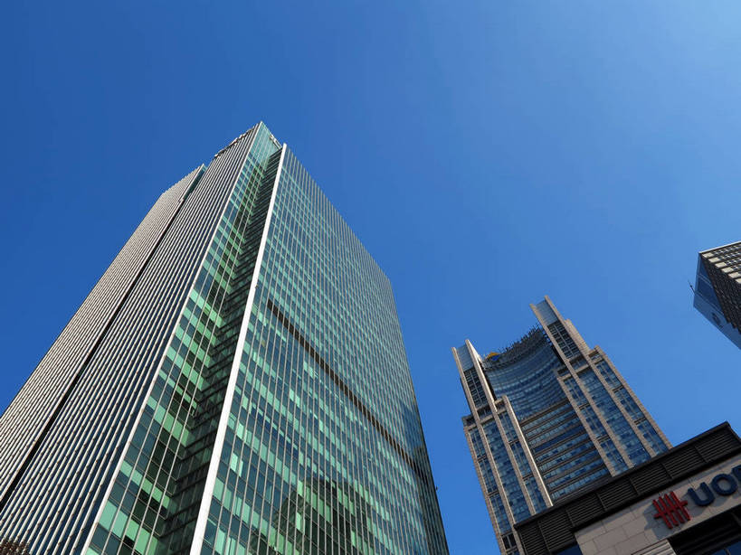 无人,高楼大厦,横图,室外,白天,仰视,度假,美景,窗户,落地窗,城市风光,标志建筑,城市,大厦,地标,建筑,摩天大楼,上海,中国,亚洲,一排,许多,阴影,整齐,并列,并排,光线,影子,景观,建筑群,很多,娱乐,建设,浦东,玻璃窗,排列,蓝色,蓝天,天空,阳光,天,享受,休闲,景色,放松,晴朗,申,队列,平行,玻璃幕墙,金融中心,陆家嘴,陆家嘴金融贸易区,浦东新区,东亚,上海市,万里无云,中华人民共和国,沪,华东地区,晴空,晴空万里,彩图,低角度拍摄,大楼,高层建筑,高楼,摩天楼,上海银行大厦,shslj1,汇亚大厦