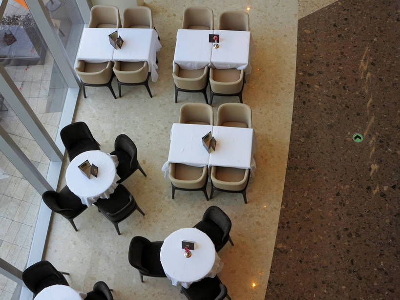 无人,横图,俯视,室内,白天,旅游,度假,餐桌,窗户,落地窗,桌子,标志建筑,地标,建筑,椅子,上海,中国,亚洲,一排,许多,整齐,并列,并排,很多,娱乐,建设,浦东,玻璃窗,排列,享受,休闲,旅游胜地,放松,餐台,申,队列,咖啡店,咖啡屋,平行,金融中心,陆家嘴,陆家嘴金融贸易区,浦东新区,东亚,上海国际金融中心,上海市,中华人民共和国,沪,华东地区,彩图,高角度拍摄,咖啡馆,上海国金中心,shslj1,上海国金中心商场