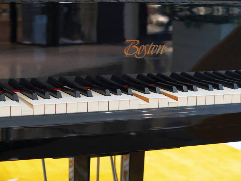 无人,横图,室内,特写,白天,正面,键盘,地毯,静物,上海,中国,亚洲,装饰,编织,英文,标志,文字,字符,手工艺品,字母,钢琴,乐器,织物,标识,浦东,黄色,黑色,工艺品,英文字母,华丽,修饰,点缀,申,键盘乐器,金融中心,陆家嘴,陆家嘴金融贸易区,浦东新区,东亚,上海国际金融中心,上海市,中华人民共和国,沪,华东地区,衬托,美观,雅致,雅观,彩图,上海国金中心,shslj1,上海国金中心商场