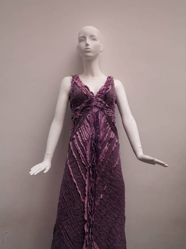 无人,博物馆,竖图,室内,白天,正面,裙子,旅游,度假,标志建筑,地标,建筑,上海,中国,亚洲,连衣裙,研究,人造模特,墙,教育,娱乐,建设,墙壁,墙面,紫色,享受,休闲,上海世博馆,世博馆,上海世博会,世博,世博会,旅游胜地,放松,道具,展览,吊带裙,申,欣赏,陈列,东亚,服装模特,模特道具,世博园,意大利馆,上海市,时装道具,展示道具,服装模特道具,陈列道具,中华人民共和国,沪,华东地区,典藏,彩图,意大利国家馆,shslj1