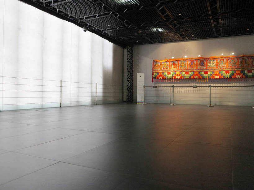 无人,博物馆,栏杆,横图,彩色,室内,白天,正面,旅游,度假,绘画,窗户,落地窗,标志建筑,地标,建筑,上海,中国,亚洲,研究,艺术,墙,围栏,走道,走廊,过道,古典,教育,文化,娱乐,建设,护栏,玻璃窗,墙壁,墙面,白色,工艺品,品味,享受,休闲,上海世博馆,世博馆,上海世博会,世博,世博会,旅游胜地,放松,展览,五颜六色,美术,色彩斑斓,申,高雅,欣赏,五彩缤纷,陈列,东亚,唐卡,世博园,意大利馆,上海市,中华人民共和国,沪,华东地区,美学,五彩斑斓,五光十色,典藏,彩图,意大利国家馆,唐嘎,唐喀,shslj1