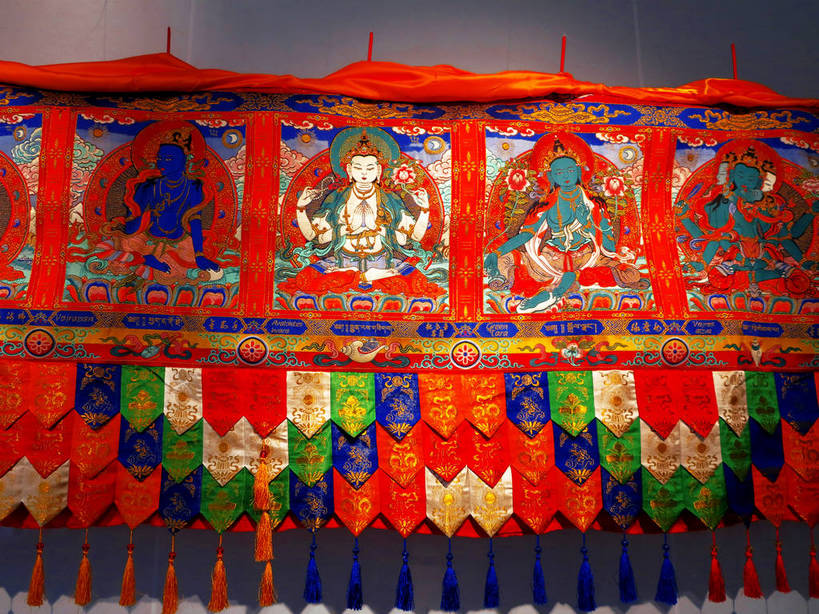 无人,博物馆,栏杆,横图,室内,白天,正面,旅游,度假,绘画,标志建筑,地标,建筑,上海,中国,亚洲,一排,许多,阴影,节日,研究,艺术,整齐,并列,并排,光线,影子,墙,围栏,灯光,很多,古典,教育,文化,娱乐,建设,护栏,墙壁,墙面,排列,工艺品,品味,祈祷,享受,休闲,健康,上海世博馆,世博馆,上海世博会,世博,世博会,旅游胜地,放松,许愿,宗教,佛教,信仰,纪念,展览,祈求,美术,申,高雅,队列,欣赏,平行,陈列,东亚,唐卡,世博园,意大利馆,上海市,中华人民共和国,沪,华东地区,美学,释教,典藏,平安,彩图,意大利国家馆,唐嘎,唐喀,shslj1