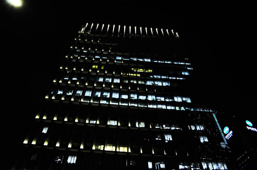 无人,高楼大厦,横图,室外,夜晚,仰视,度假,美景,城市风光,标志建筑,城市,大厦,地标,建筑,摩天大楼,夜景,首尔,汉城,韩国,亚洲,阴影,光线,影子,景观,灯光,首都,娱乐,建设,黑色,天空,天,享受,休闲,景色,放松,东亚,大韩民国,首尔市,首尔特别市,特别市,彩图,低角度拍摄,大楼,高层建筑,高楼,摩天楼,中区,shslj1,首尔广场,首尔市政厅,首尔特别市政厅