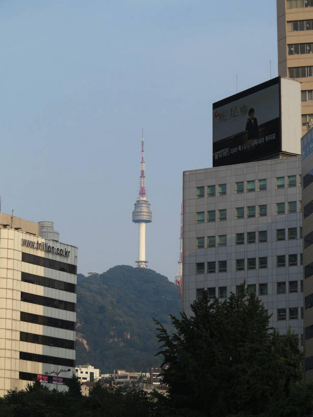 无人,公园,高楼大厦,竖图,室外,白天,正面,度假,美景,山,山脉,植物,城市风光,标志建筑,城市,大厦,地标,建筑,摩天大楼,首尔,汉城,韩国,亚洲,一座,阴影,光线,英文,标志,文字,影子,字符,字母,景观,山峰,塔,山峦,首都,娱乐,标识,建设,树,树木,蓝色,绿色,蓝天,天空,阳光,自然,群山,天,享受,休闲,景色,放松,生长,晴朗,成长,英文字母,电视塔,东亚,万里无云,南山,大韩民国,首尔市,首尔特别市,特别市,南山公园,N首尔塔,首尔塔,汉城塔,龙山区,晴空,晴空万里,彩图,大楼,高层建筑,高楼,摩天楼,明洞,中区,shslj1,韩国首尔南山公园