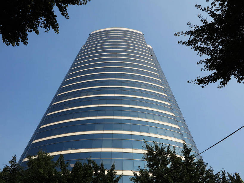 无人,高楼大厦,横图,室外,白天,仰视,度假,美景,植物,窗户,落地窗,城市风光,标志建筑,城市,大厦,地标,建筑,摩天大楼,首尔,汉城,韩国,亚洲,一排,许多,阴影,整齐,并列,并排,光线,影子,景观,首都,很多,娱乐,建设,玻璃窗,树,树木,排列,蓝色,绿色,蓝天,天空,阳光,自然,天,享受,休闲,景色,放松,生长,晴朗,成长,队列,平行,玻璃幕墙,东亚,万里无云,大韩民国,首尔市,首尔特别市,特别市,晴空,晴空万里,彩图,低角度拍摄,大楼,高层建筑,高楼,摩天楼,明洞,中区,shslj1