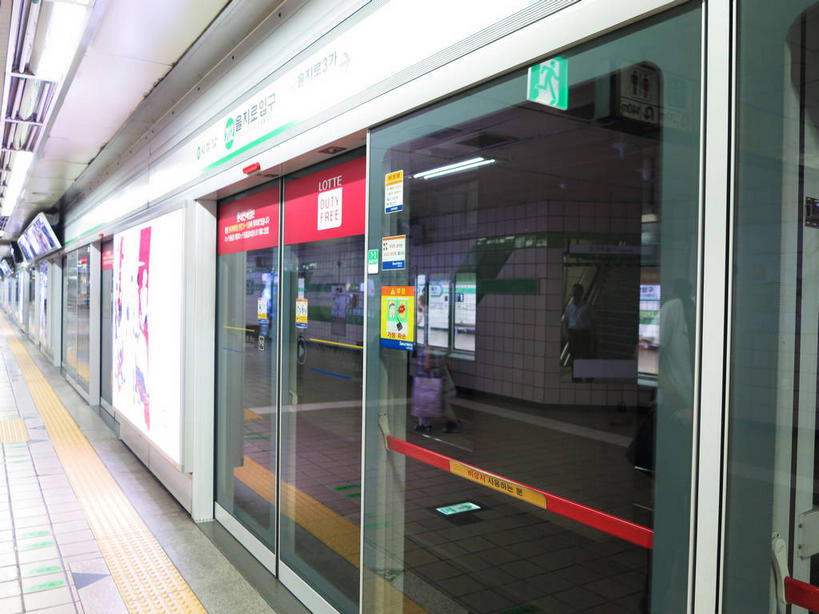 无人,横图,室内,白天,正面,安全,地铁,照明,阴影,光线,标志,文字,影子,字符,字母,灯光,防护,轨道交通,标识,顶灯,安全门,灯,灯具,保护,照亮,照明设备,保险,保全,周全,安稳,安定,韩语,平安,彩图,地铁机动车,地下铁,轻轨,地铁屏蔽门,屏蔽门,朝鲜语,韩国语,shslj1