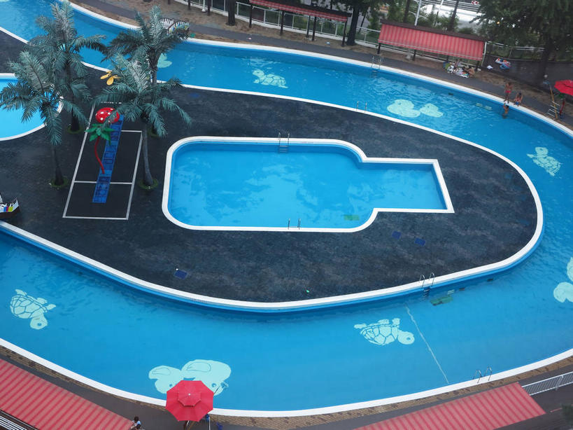 无人,游泳池,横图,俯视,航拍,室外,白天,度假,美景,水,植物,城市风光,城市,椅子,首尔,汉城,韩国,亚洲,伞,雨伞,遮阳伞,躺椅,景观,水池,水面,首都,娱乐,阳伞,泳池,树,树木,绿色,自然,享受,休闲,景色,放松,生长,成长,沙滩椅,太阳伞,鸟瞰,东亚,大韩民国,首尔市,首尔特别市,特别市,彩图,高角度拍摄,shslj1,广津区,华克山庄