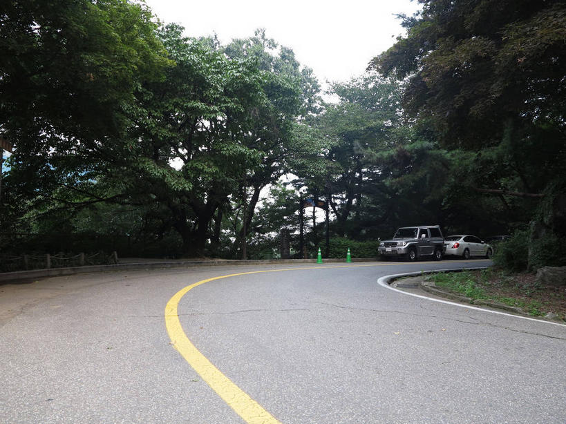 无人,横图,室外,白天,正面,度假,草地,草坪,美景,树林,植物,城市风光,城市,道路,路,公路,汽车,首尔,汉城,韩国,亚洲,停靠,曲折,弯曲,景观,分界线,停车线,交通,首都,娱乐,车,草,树,树木,黄色,绿色,天空,自然,交通工具,轿车,天,享受,休闲,景色,放松,蜿蜒,生长,成长,车行道,车行道分界线,停泊,载具,标线,东亚,车行线,大韩民国,首尔市,首尔特别市,特别市,马路,彩图,shslj1,广津区,华克山庄