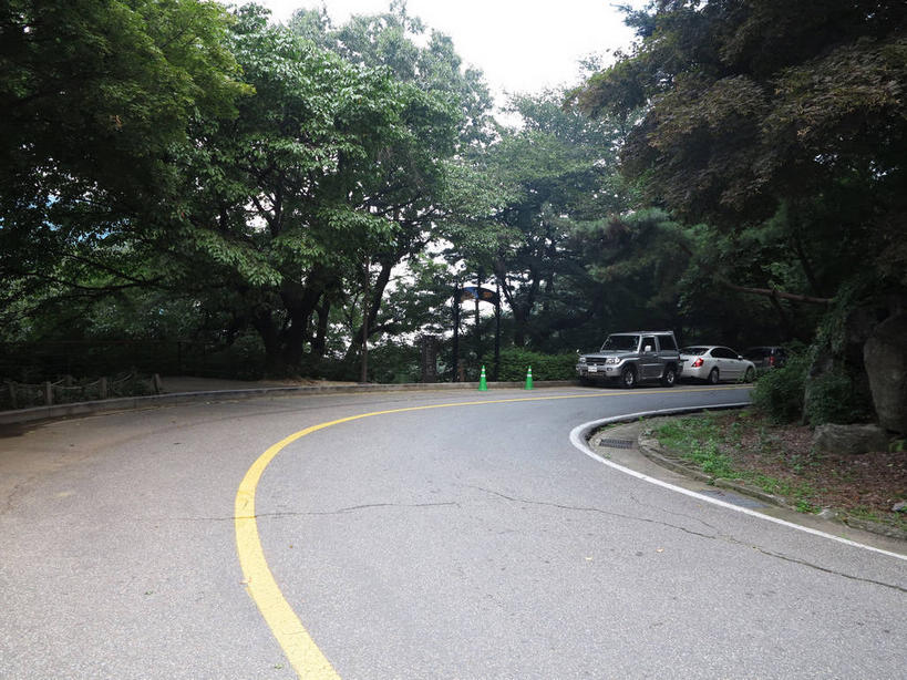 无人,横图,室外,白天,正面,度假,草地,草坪,美景,树林,植物,城市风光,城市,道路,路,公路,汽车,首尔,汉城,韩国,亚洲,停靠,曲折,弯曲,景观,分界线,停车线,交通,首都,娱乐,车,草,树,树木,黄色,绿色,天空,自然,交通工具,轿车,天,享受,休闲,景色,放松,蜿蜒,生长,成长,车行道,车行道分界线,停泊,载具,标线,东亚,车行线,大韩民国,首尔市,首尔特别市,特别市,马路,彩图,shslj1,广津区,华克山庄