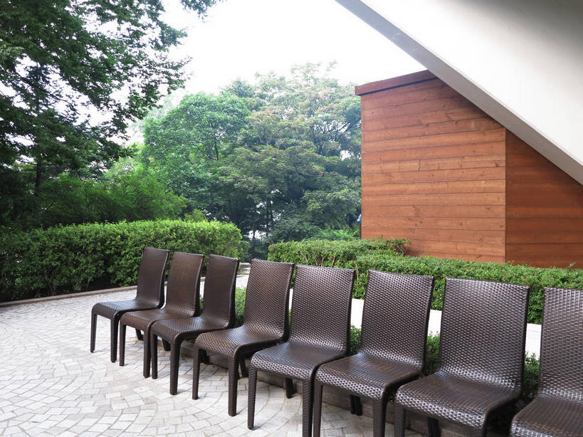 无人,餐厅,横图,室外,白天,正面,度假,美景,植物,城市风光,城市,椅子,首尔,汉城,韩国,亚洲,一排,许多,环保,整齐,并列,并排,景观,防护,首都,很多,娱乐,树,树木,排列,绿色,天空,自然,天,享受,休闲,景色,放松,生长,成长,队列,美好,美妙,间隔,平行,东亚,美观,雅观,大韩民国,首尔市,首尔特别市,特别市,绿篱,生篱,树篱,植篱,彩图,餐馆,饭店,饭馆,shslj1,广津区,华克山庄,披萨店