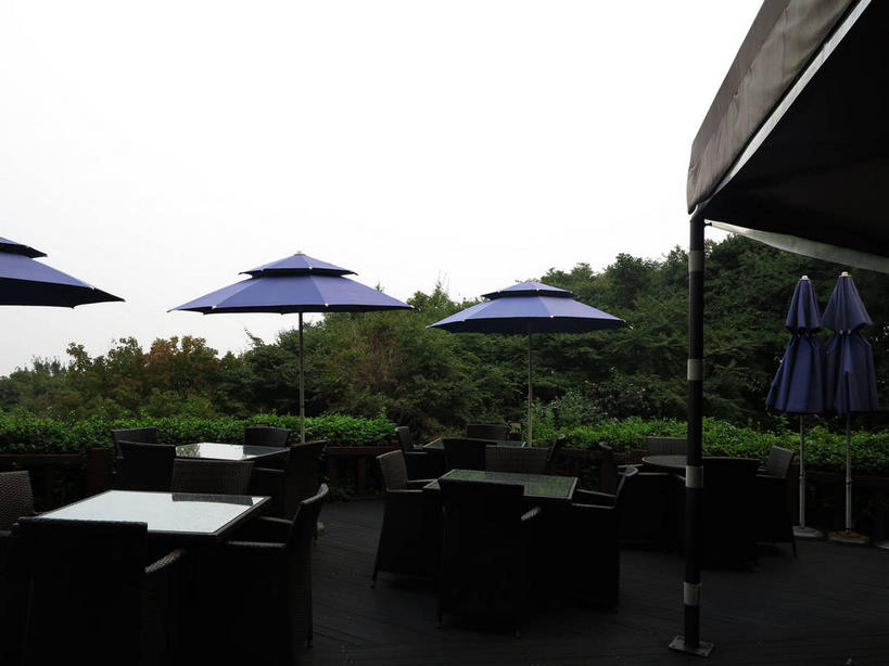 无人,餐厅,横图,室外,白天,正面,度假,草地,草坪,美景,树林,植物,餐桌,桌子,城市风光,城市,椅子,首尔,汉城,韩国,亚洲,许多,伞,雨伞,遮阳伞,景观,首都,很多,娱乐,阳伞,草,树,树木,排列,绿色,天空,自然,天,享受,休闲,景色,放松,生长,成长,餐台,太阳伞,东亚,大韩民国,首尔市,首尔特别市,特别市,摆列,彩图,餐馆,饭店,饭馆,布列,分列,shslj1,广津区,华克山庄,披萨店