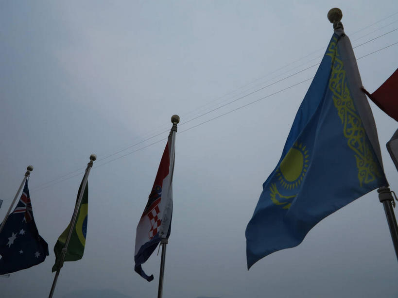 无人,横图,室外,特写,白天,仰视,旗帜,春川,南怡岛,韩国,亚洲,五个,许多,飘扬,乌云,云,阴天,云朵,云彩,旗子,天空,天,飘逸,昏暗,阴沉,飞扬,东亚,旌旗,旗号,大韩民国,江原道,春川市,彩图,低角度拍摄,道,shslj1